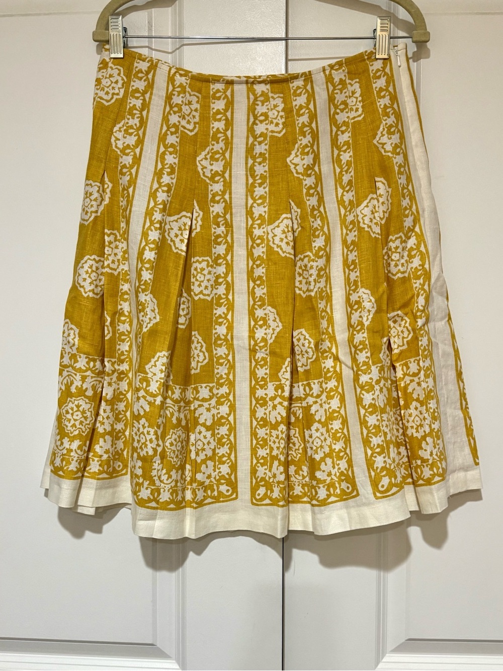 Mustard Yellow Floral-Pattern 💯% Linen Pleated  Skirt